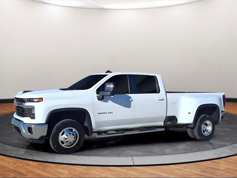 Used 2024 Chevrolet Silverado 3500 LT w/ Convenience Package image 15