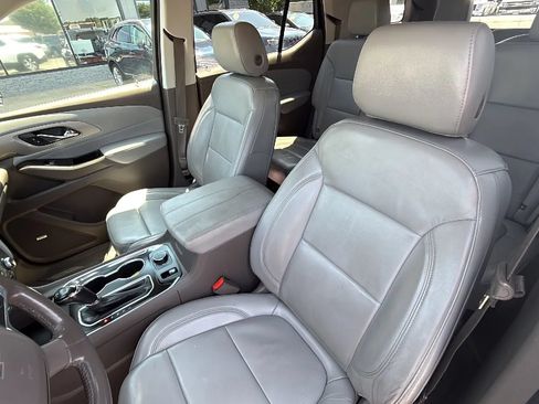 Used 2019 Chevrolet Traverse LT w/ LT Premium Package AWD/4WD image 16
