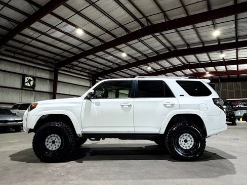 Used 2023 Toyota 4Runner SR5 Premium w/ Moonroof Package AWD/4WD image 8