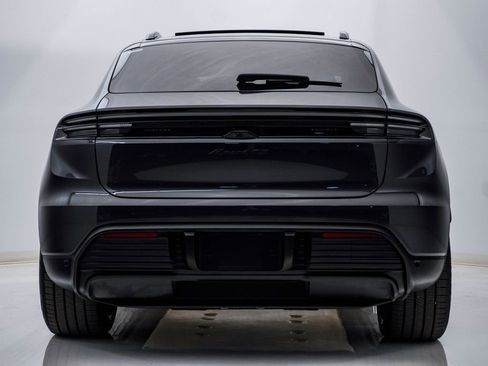 Certified 2025 Porsche Macan 4S Electric AWD/4WD image 10