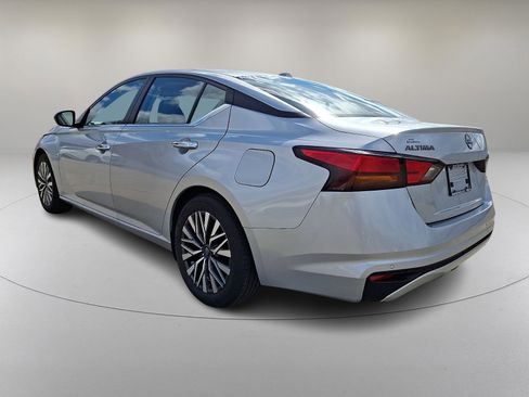 Used 2025 Nissan Altima 2.5 SV image 7