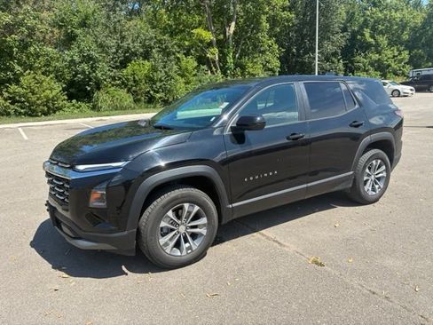 Used 2026 Chevrolet Equinox LT AWD/4WD image 2