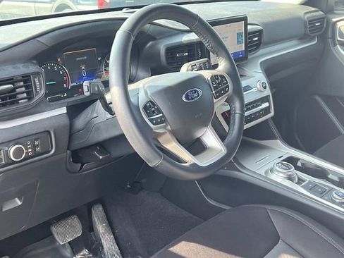 Certified 2023 Ford Explorer XLT w/ Class IV Trailer Tow Package image 5