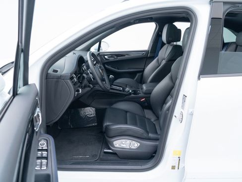 Certified 2026 Porsche Macan AWD/4WD image 18
