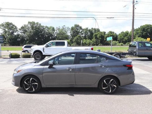 Used 2024 Nissan Versa SR FWD image 5