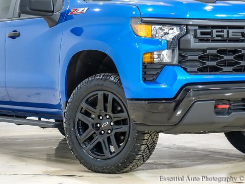 Used 2023 Chevrolet Silverado 1500 Custom Trail Boss AWD/4WD image 3