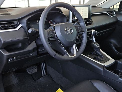 Used 2023 Toyota RAV4 XLE Premium image 22