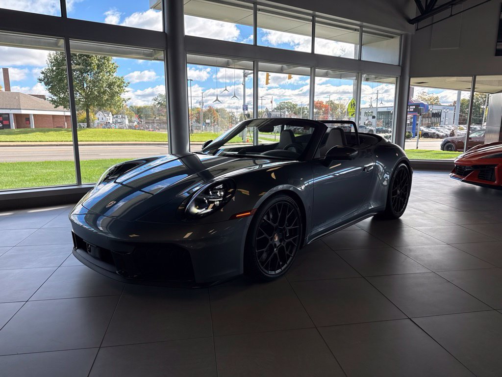 Used 2026 Porsche 911 Carrera GTS RWD image 2