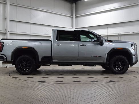 Used 2024 GMC Sierra 2500 AT4 w/ AT4 Preferred Package AWD/4WD image 9