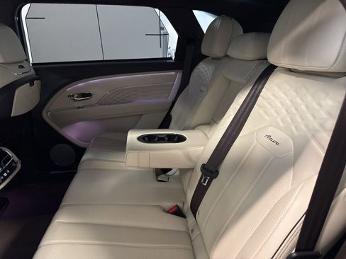 Used 2023 Bentley Bentayga Extended Wheelbase AWD/4WD image 23
