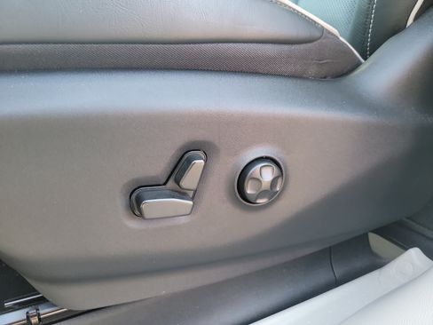 Used 2022 Chrysler Pacifica Limited FWD image 16