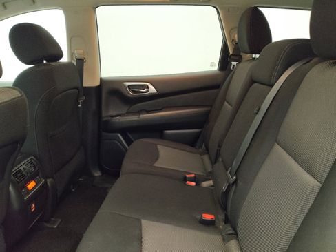 Used 2018 Nissan Pathfinder SV AWD/4WD image 18