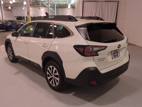 Used 2023 Subaru Outback Premium AWD/4WD image 6