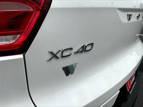 Used 2023 Volvo XC40 B5 Plus AWD/4WD image 24
