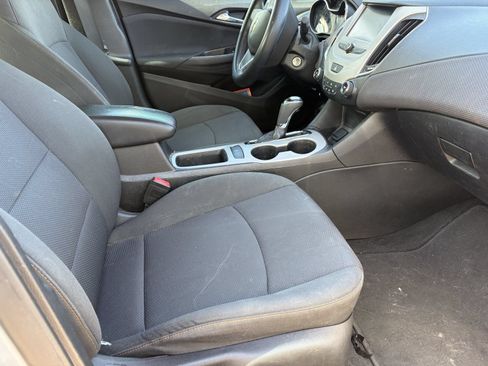 Used 2018 Chevrolet Cruze LS FWD image 9