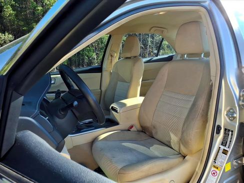 Used 2016 Toyota Camry LE image 9