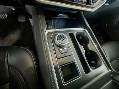 Used 2024 Ford Expedition Max XLT image 23