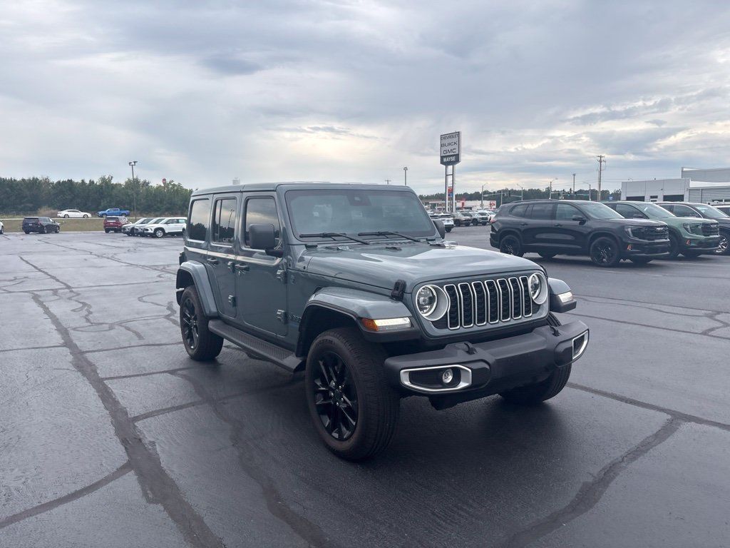 Used 2025 Jeep Wrangler Unlimited Sahara AWD/4WD image 10