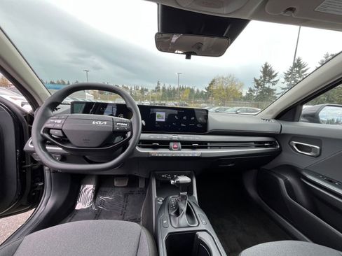 Used 2025 Kia K4 LXS image 24