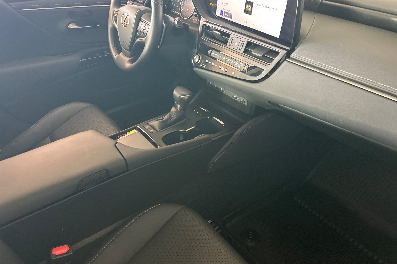 Used 2025 Lexus ES 300h w/ Premium Package FWD image 12