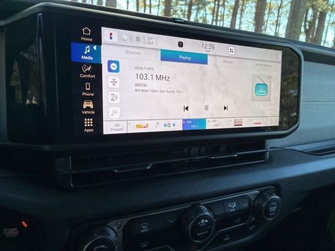 Used 2025 Jeep Wrangler Sport S image 29