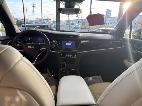 Used 2022 Cadillac XT6 Sport w/ LPO, ONYX Package image 25