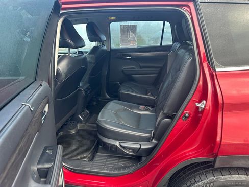 Used 2020 Toyota Highlander Platinum image 14