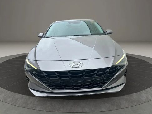 Used 2023 Hyundai Elantra SEL FWD image 2