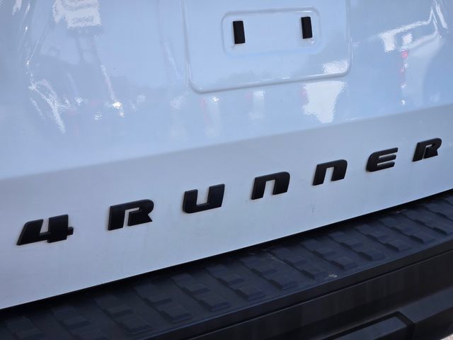 Used 2025 Toyota 4Runner SR5 AWD/4WD image 17