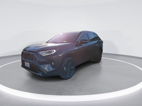 Used 2019 Toyota RAV4 XSE image 4