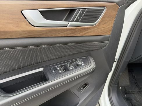 Certified 2025 Volkswagen Atlas SE FWD image 17