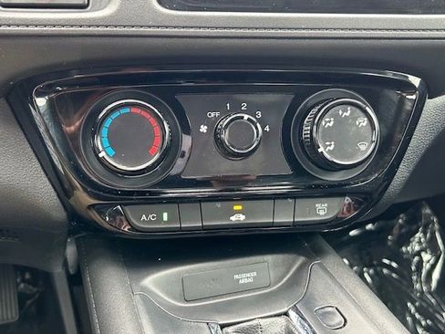 Used 2019 Honda HR-V LX image 23