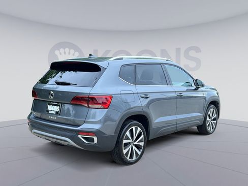 Used 2024 Volkswagen Taos SE w/ Panoramic Sunroof Package FWD image 16