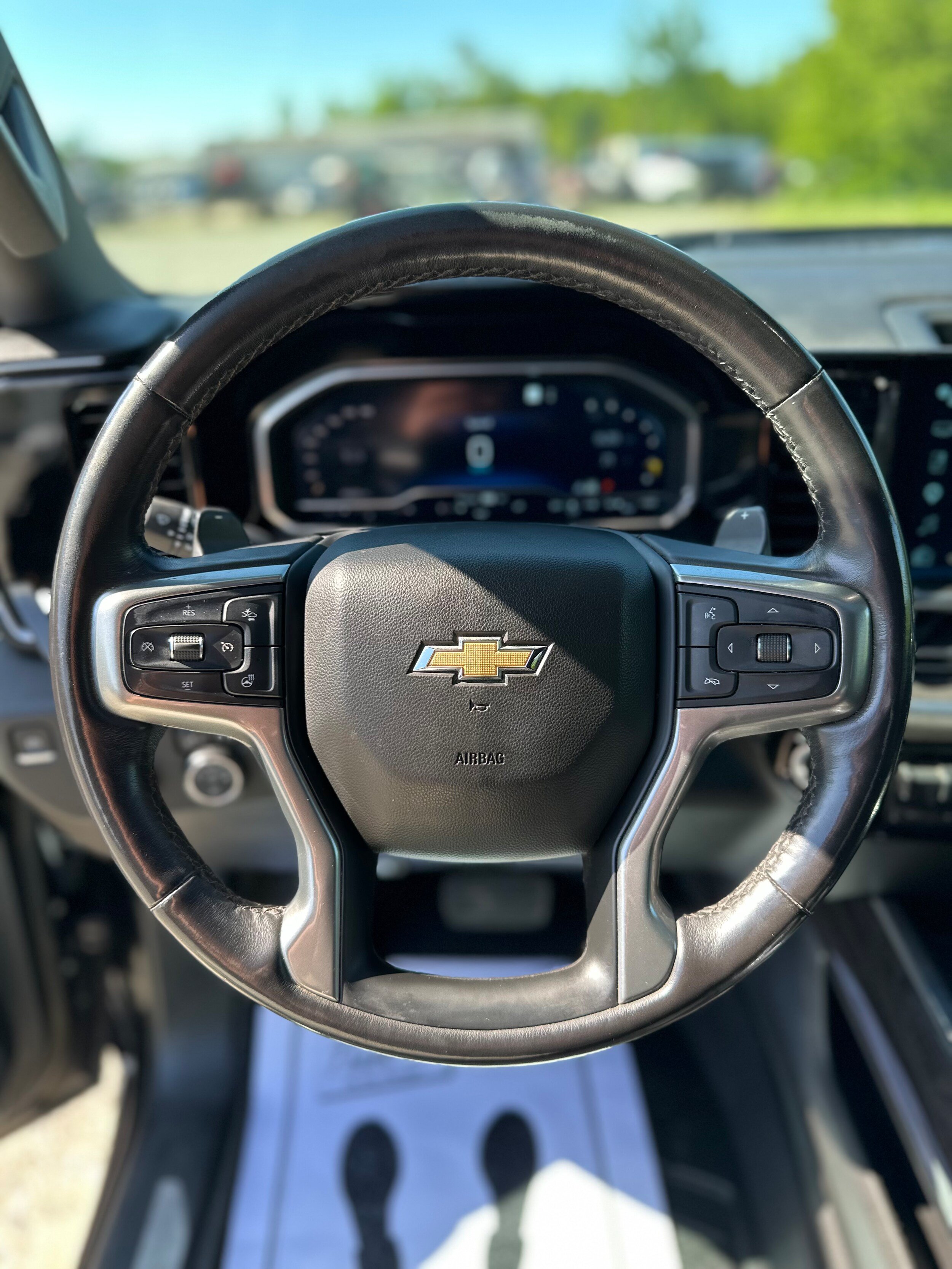 Used 2022 Chevrolet Silverado 1500 LTZ w/ LTZ Premium Package AWD/4WD image 9