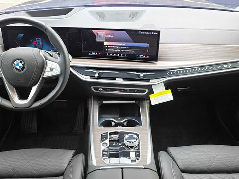 Used 2025 BMW X7 xDrive40i w/ Premium Package AWD/4WD image 19