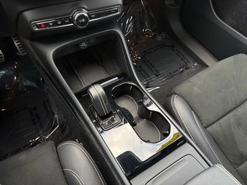 Certified 2022 Volvo XC40 P8 Recharge Ultimate image 27