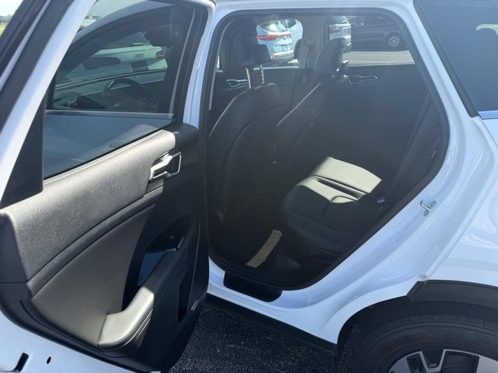 Used 2024 Kia Sportage EX FWD image 17