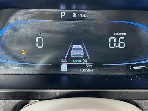 Used 2025 Hyundai Elantra SE FWD image 24