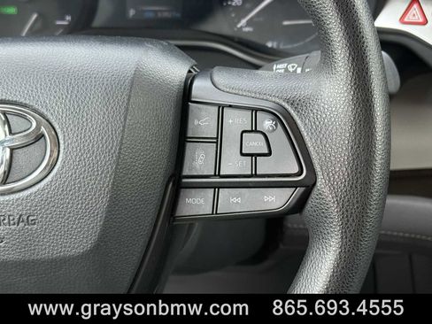 Used 2024 Toyota Sienna LE FWD image 23