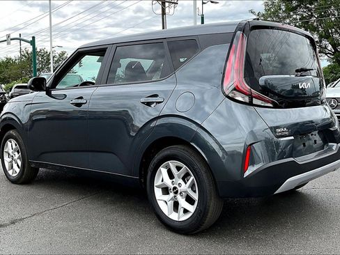 Used 2025 Kia Soul LX FWD image 4