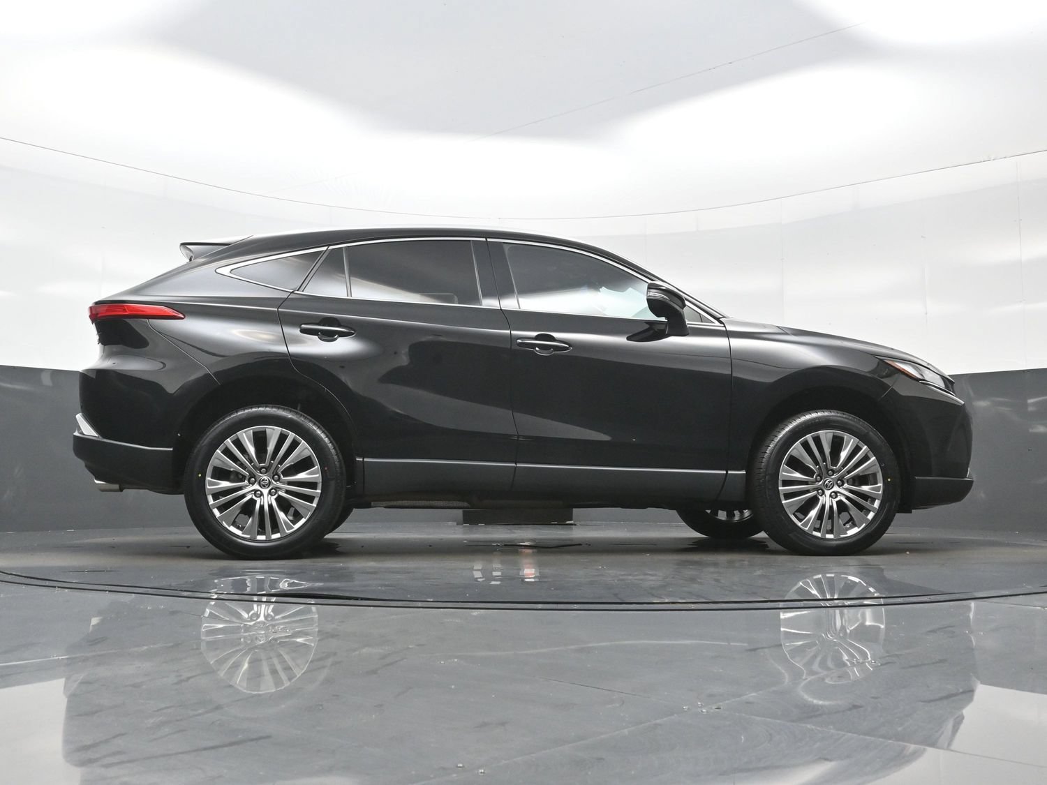 Used 2024 Toyota Venza XLE AWD/4WD image 34