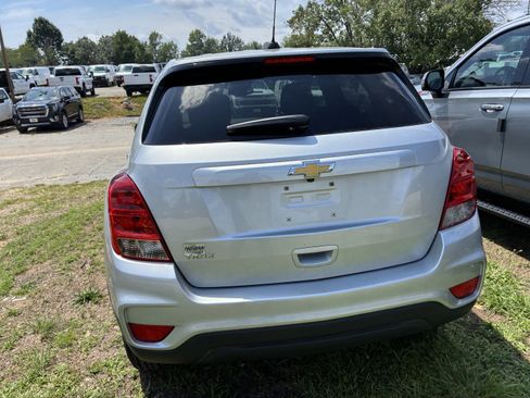 Used 2022 Chevrolet Trax LS w/ Tint and Cruise Package FWD image 7