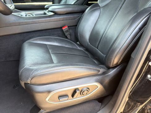 Used 2024 Jeep Wagoneer L Series II w/ Flexible Seating Group RWD image 24
