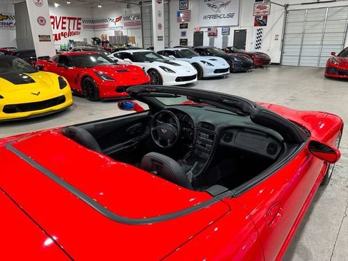 Used 2004 Chevrolet Corvette Convertible w/ Preferred Equipment Group RWD image 19