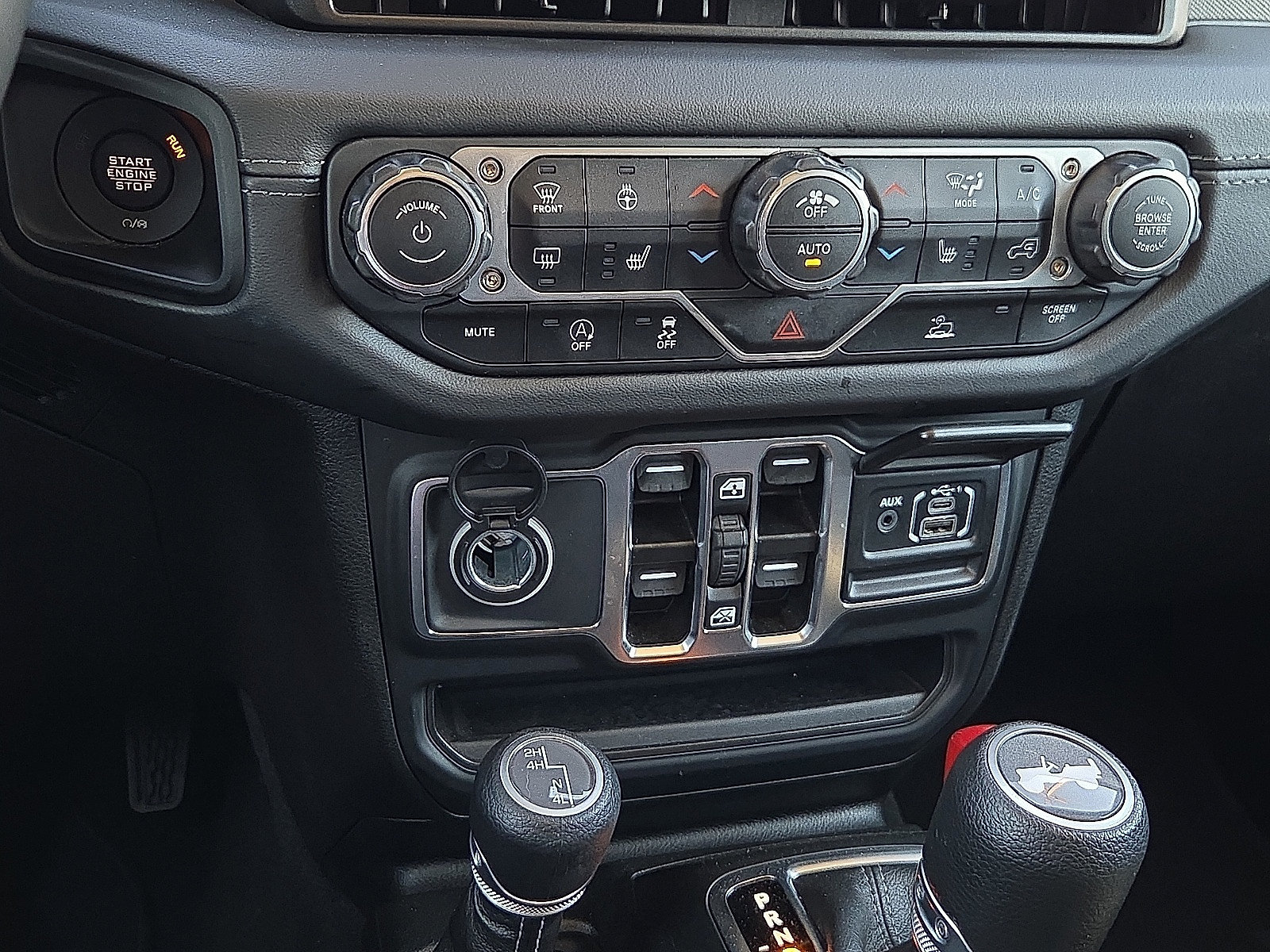 Used 2025 Jeep Wrangler Unlimited Sahara AWD/4WD image 18