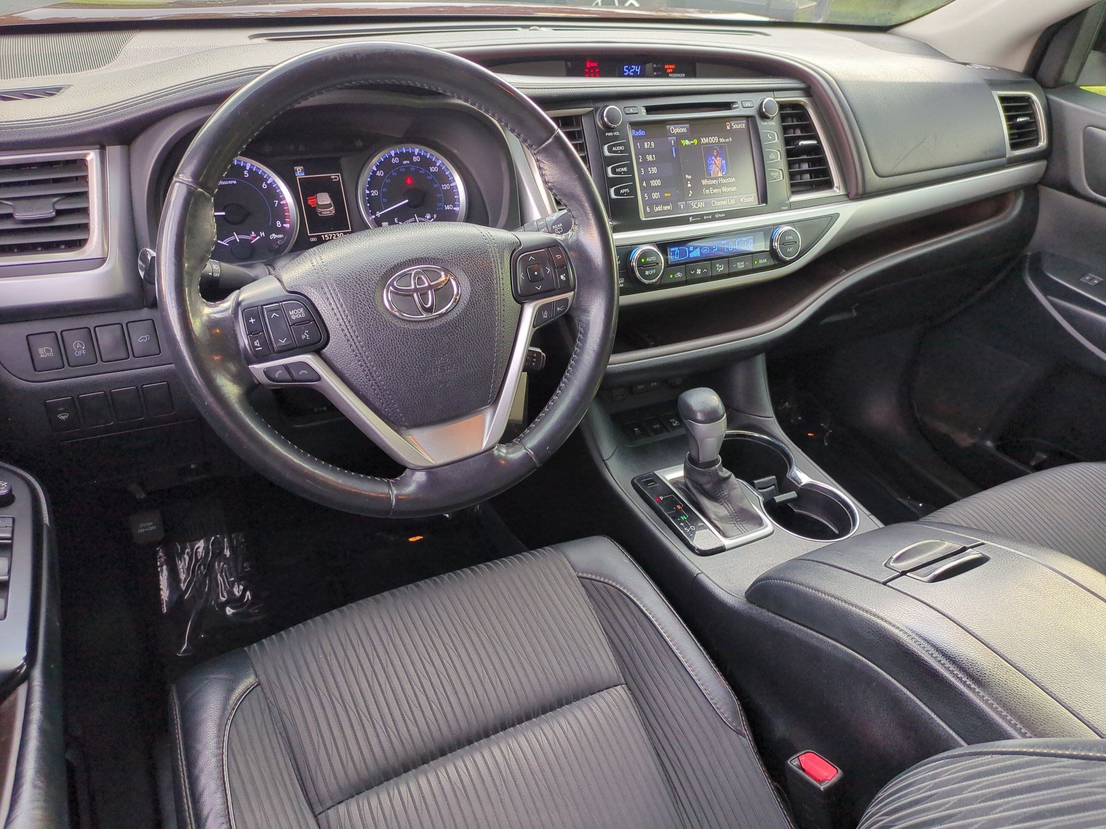Used 2017 Toyota Highlander Plus AWD/4WD image 29