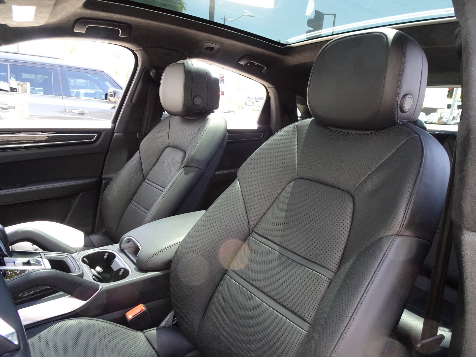 Used 2023 Porsche Cayenne Turbo w/ Premium Package Plus (PI3) AWD/4WD image 14
