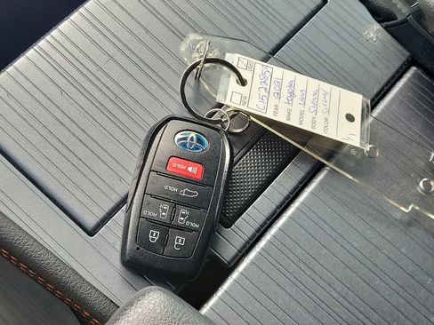 Used 2021 Toyota Sienna XSE FWD image 25