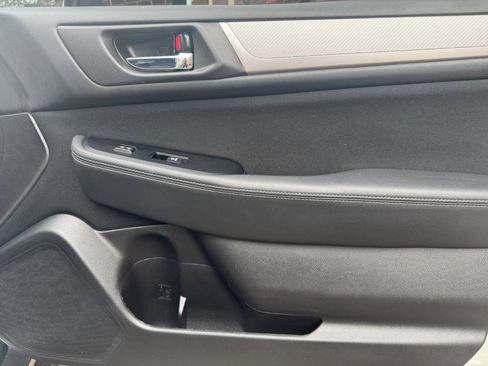 Used 2017 Subaru Outback 2.5i Premium image 24