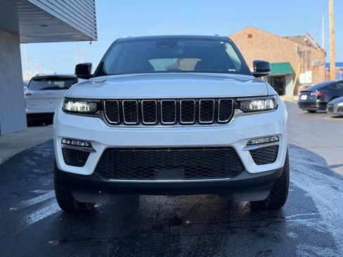 Used 2023 Jeep Grand Cherokee Limited AWD/4WD image 2